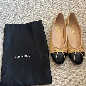 CHANEL Women's Beige and Black Flats